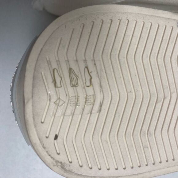 EVERLANE Unisex Slip On Sneakers Size Female 11 Men 9.5 White New With Defects - Picture 4 of 11